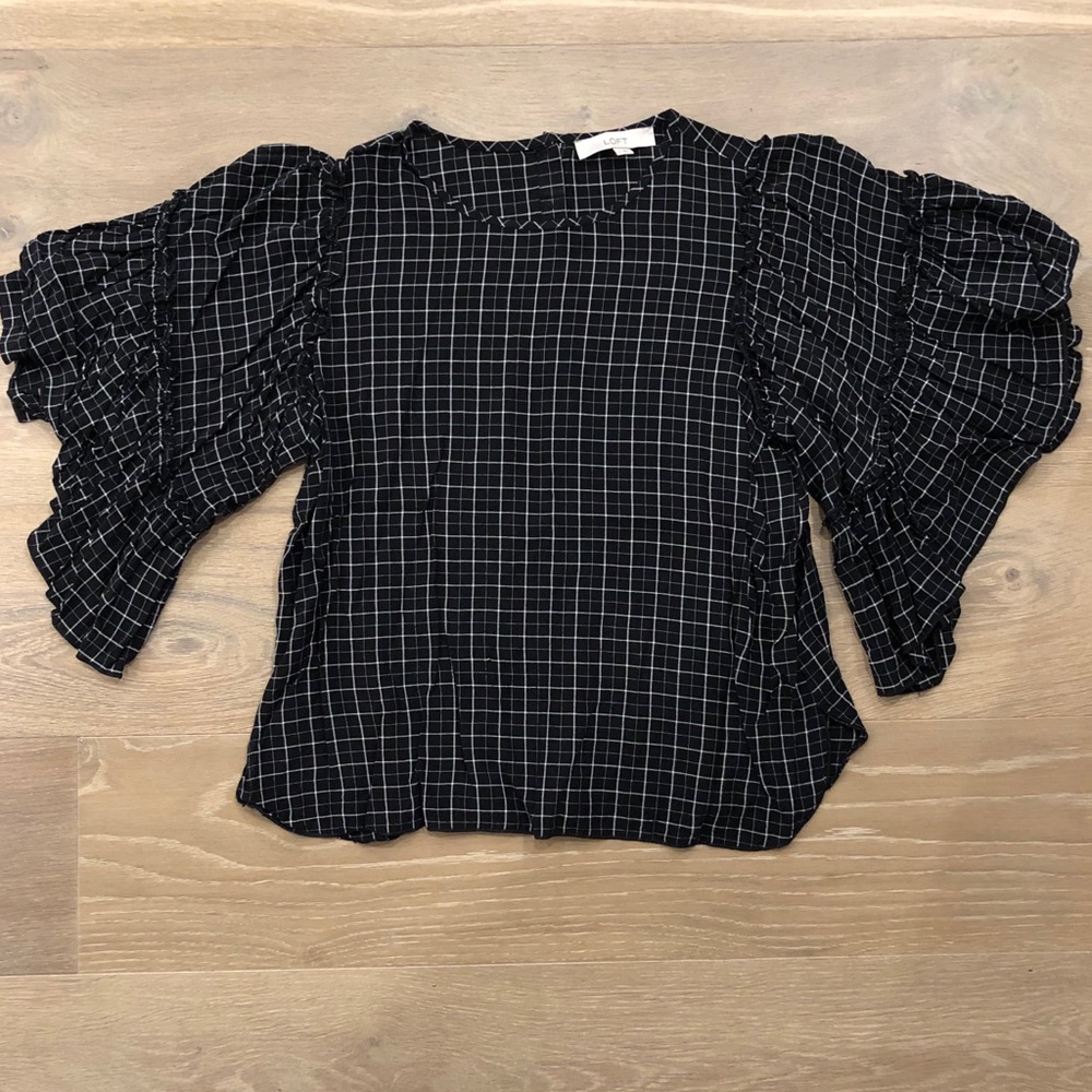 Loft black & white checkered flowy-sleeved top